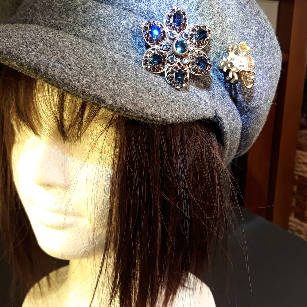 Liz Paiacios Swarovski Crystal Flower Brooch